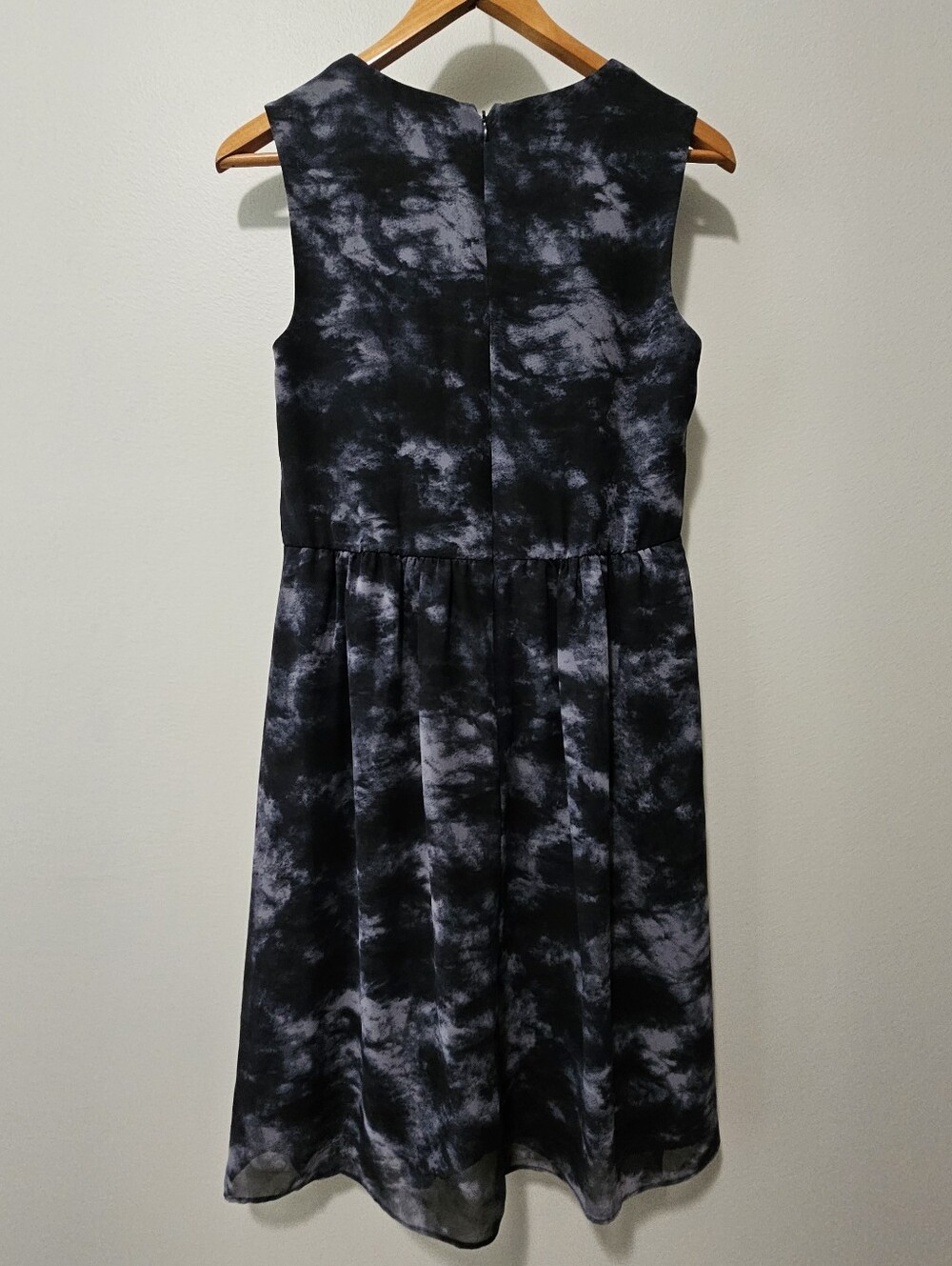 Dress - Picture 5 of 7